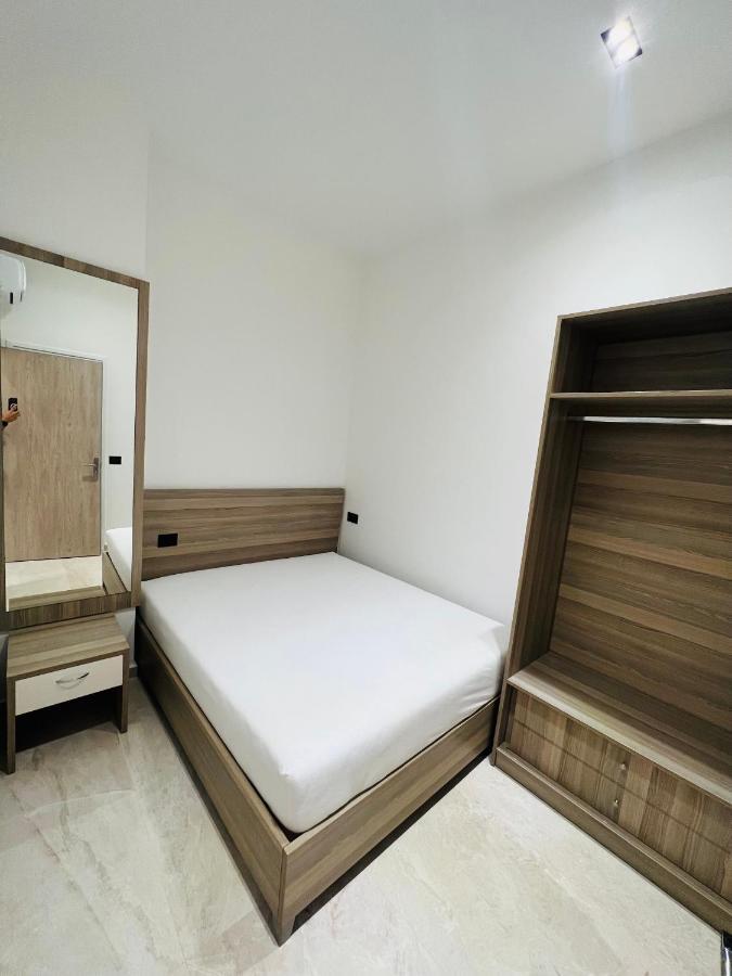 Central Boutique Hostel Sarandë Eksteriør billede